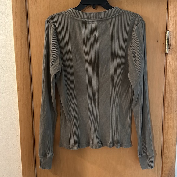 Aerie Women’s Road Trip Long Sleeve Henley Shirt Top Army Green Size Large - Picture 8 of 10
